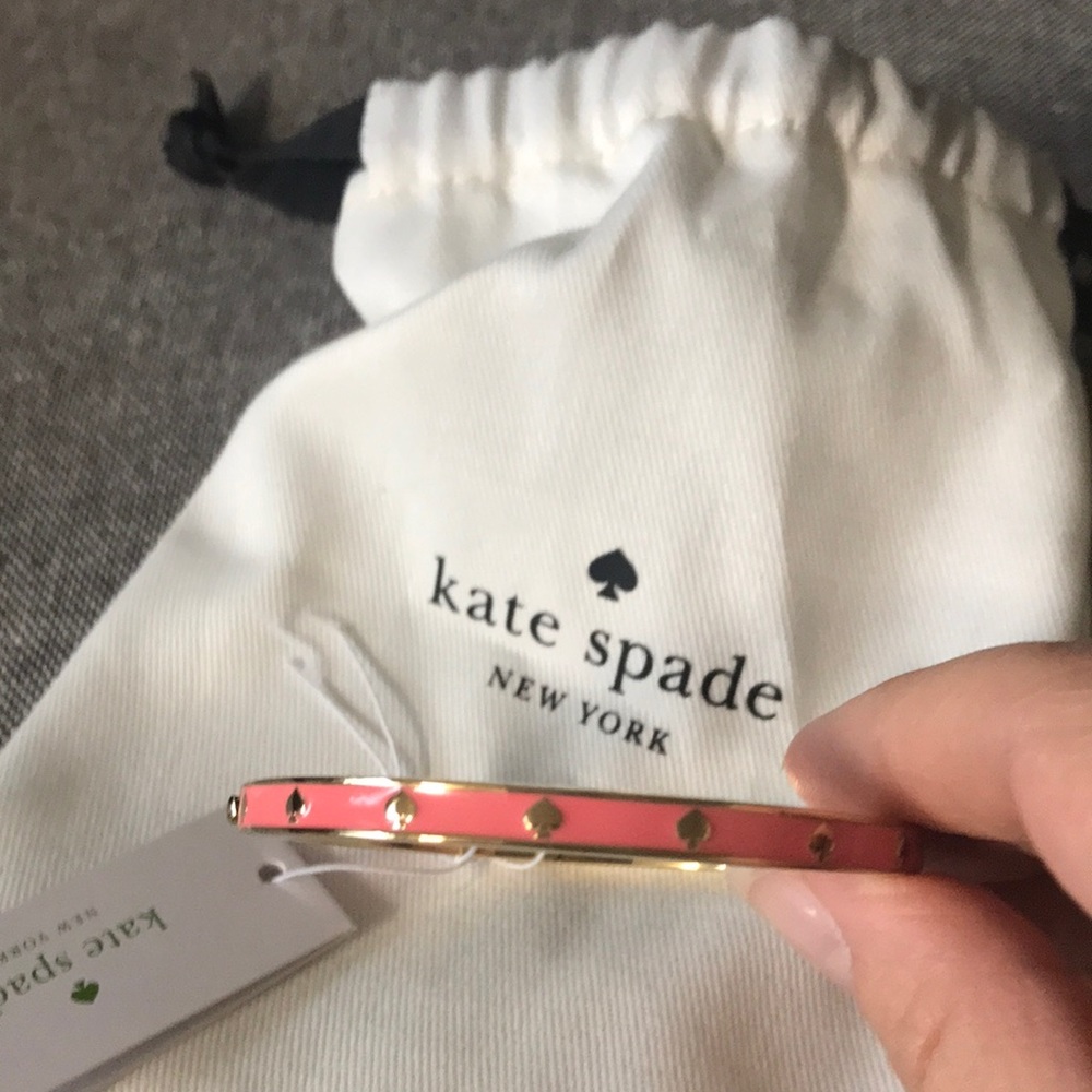 Kate Spade coral Spot Spade Bangle Bracelet - Picture 1 of 5